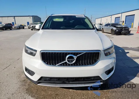 2021 Volvo Xc40 T5 Momentum z USA, uszkodzony, nr VIN YV4162UK0M2447154
